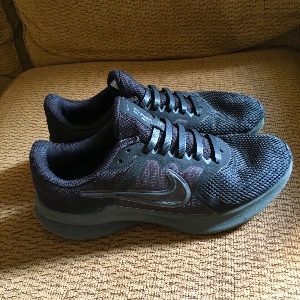 Nike Downshifter shoes Men’s 7 or Women’s size 8.5 Black Running Athletic unisex